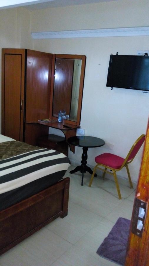 Royal Palm Hotel And Suites Nakuru Exterior photo